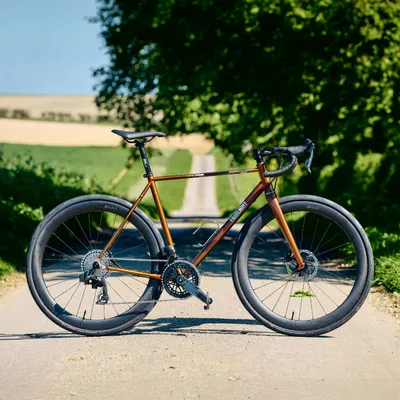 Strael 4.0 Iridescent Root Beer SRAM Force 2x – 2560 x 2560
